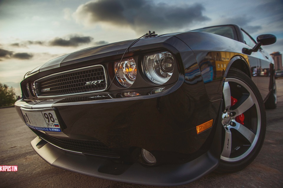 Dodge Challenger srt8 392