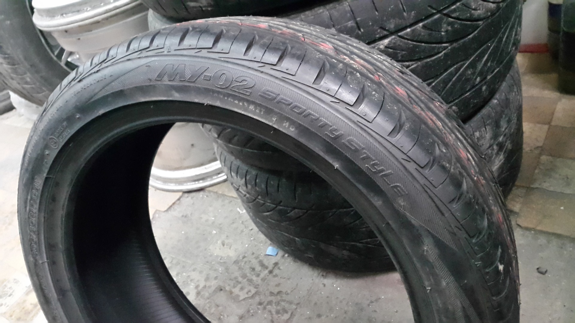 Летние шины Bridgestone MY02 Sporty Style 205/45 R17 84V — Volkswagen ...