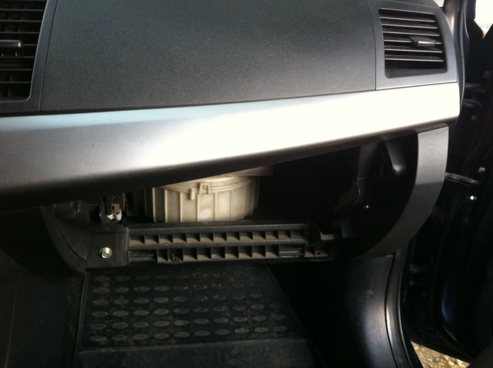 Обтяжка пленкой элементов салона — Mitsubishi Lancer X, 2 л, 2007 года ...