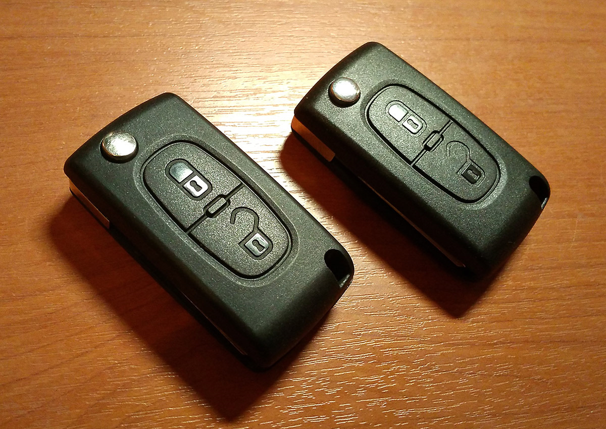 Ключ пежо 207 hca. Ключи пежо 207. Gatesrc207. Ключ от пежо 807. Ключи пежо 207.