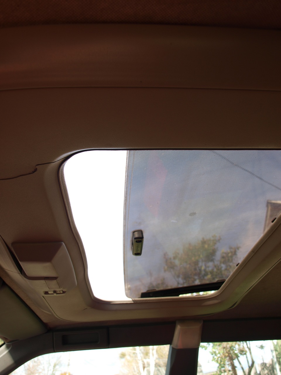 Как открыть люк. Калибровка люка volvo xc90. Кнопка открывания люка хонда. Плафон салона мерседес 210. Люк вентиляции паз вектор некст.