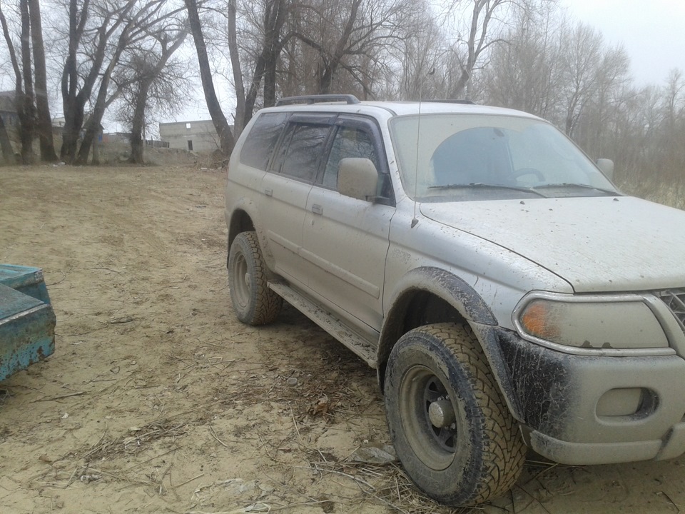 Mitsubishi montero sport 2002 года