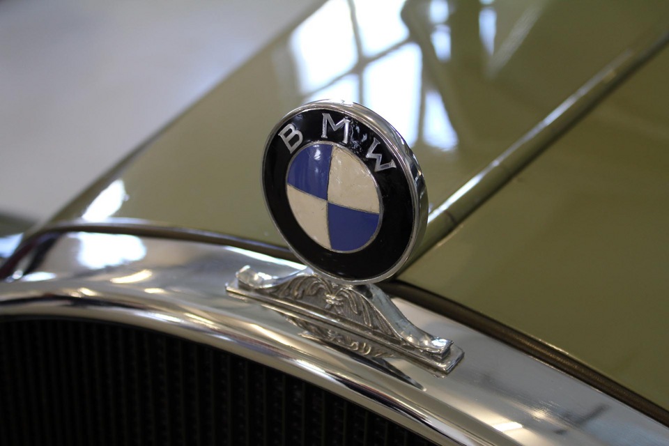 BMW logo 2021