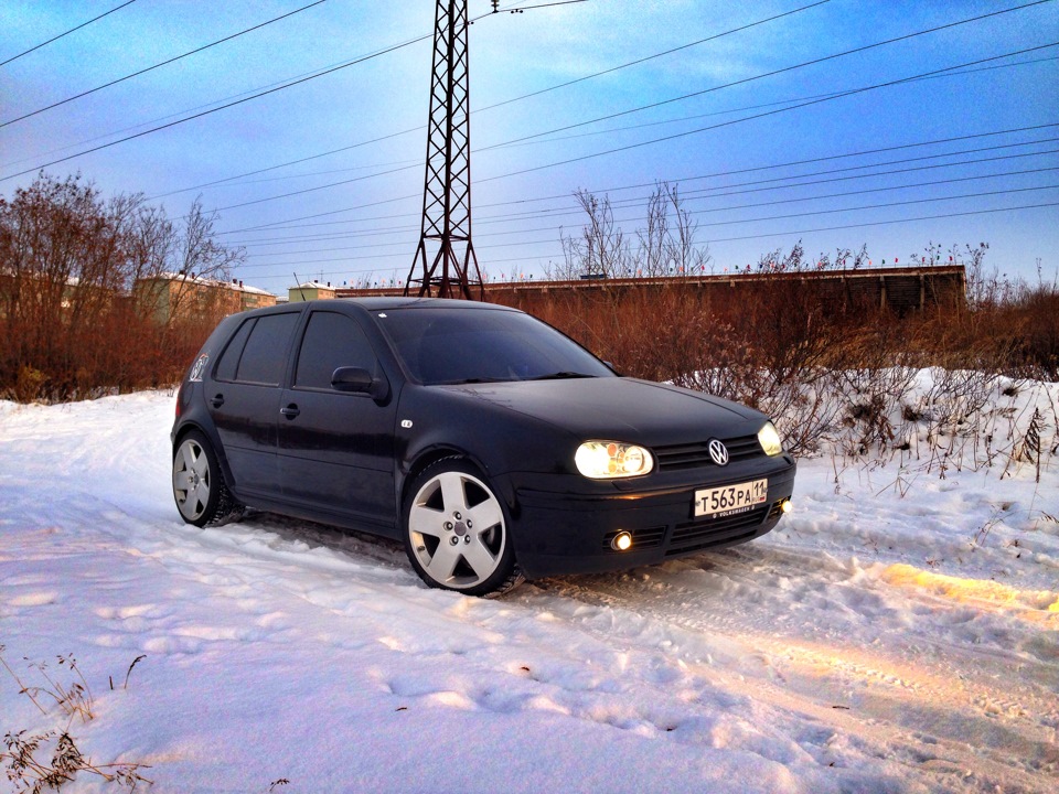 Volkswagen Golf 4 купе черный