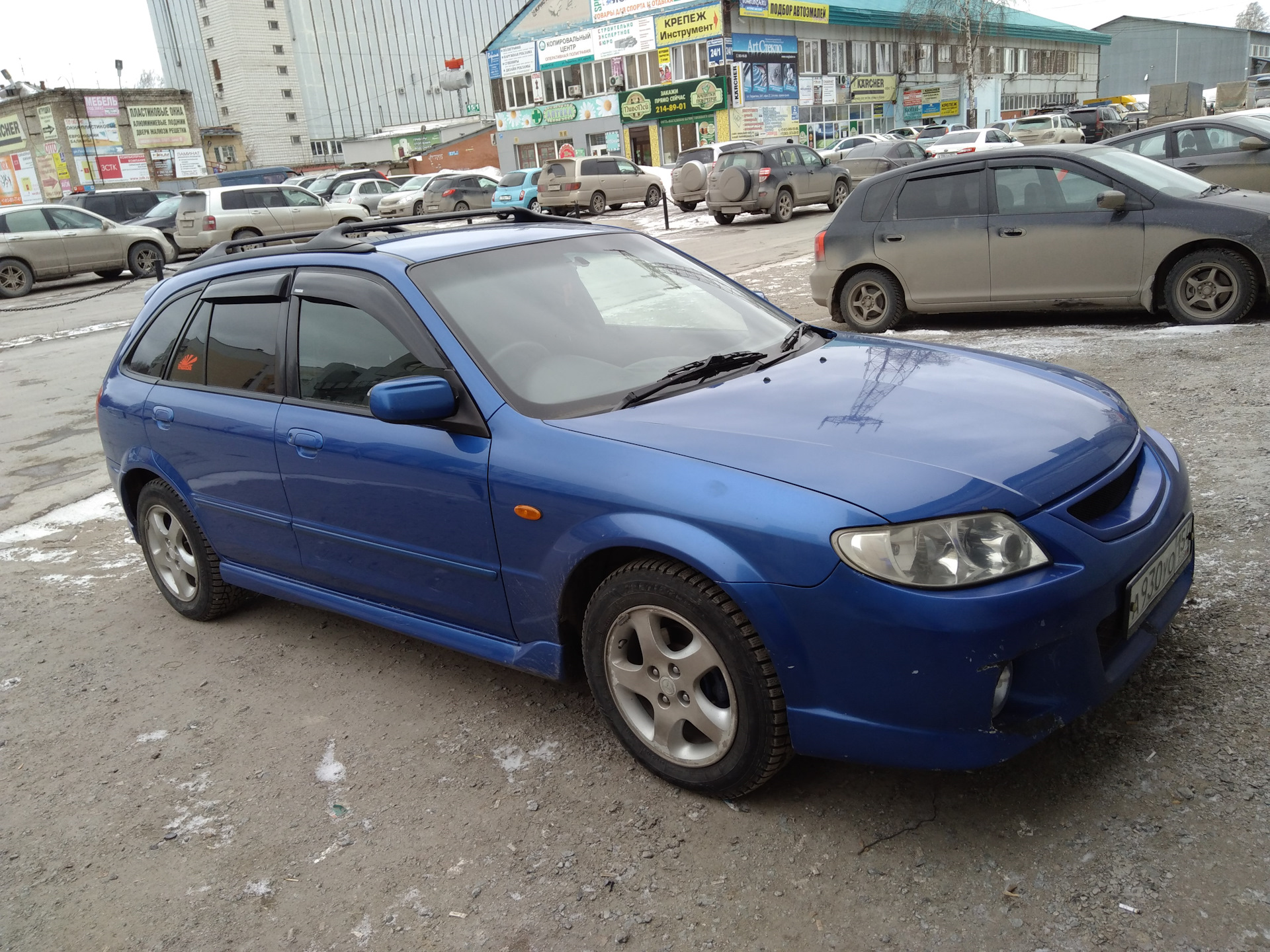 Машина фамилия. Mazda familia s-Wagon синяя. Mazda familia s-Wagon 2002. Mazda familia s Wagon RS. Мазда Фэмили 2000 год синя.