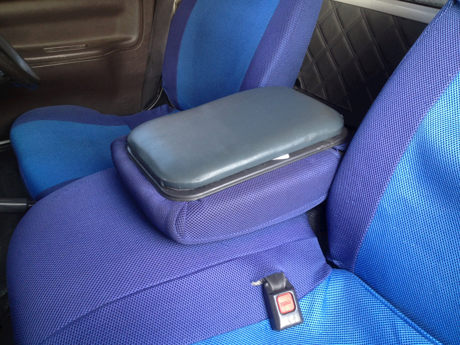 Подлокотник тойота ноах. Подлокотник тойота ноах. Подлокотник тойота пробокс. Подлокотник тойота таун айс ноах. Подлокотник тойота ноах.