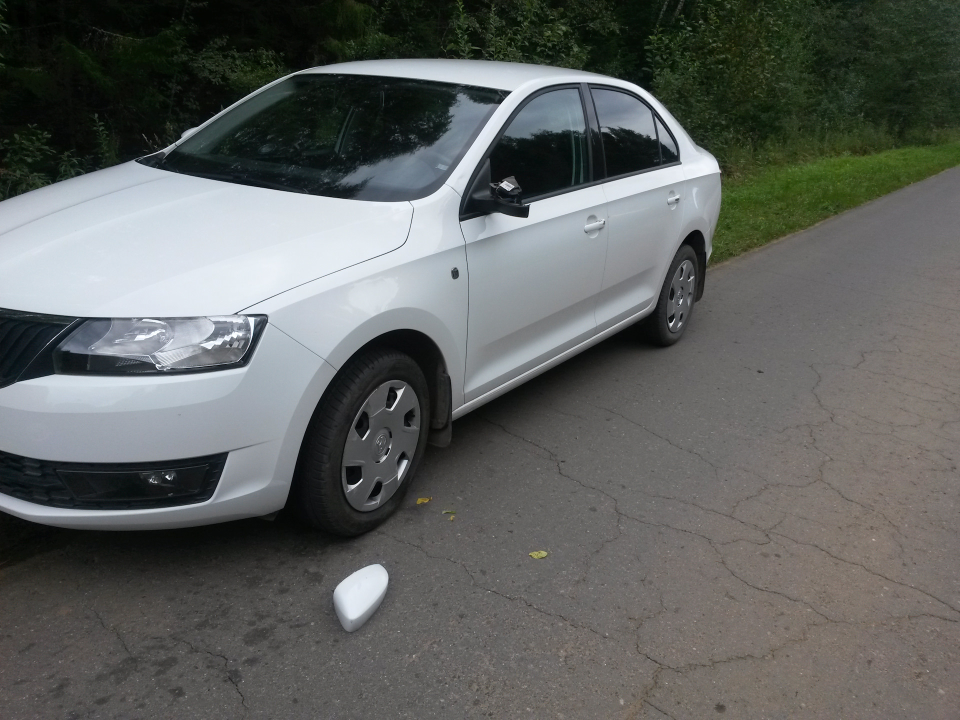 Сломали зеркало и поцарапали борт — Skoda Rapid (1G), 1,6 л, 2014 года |  ДТП | DRIVE2