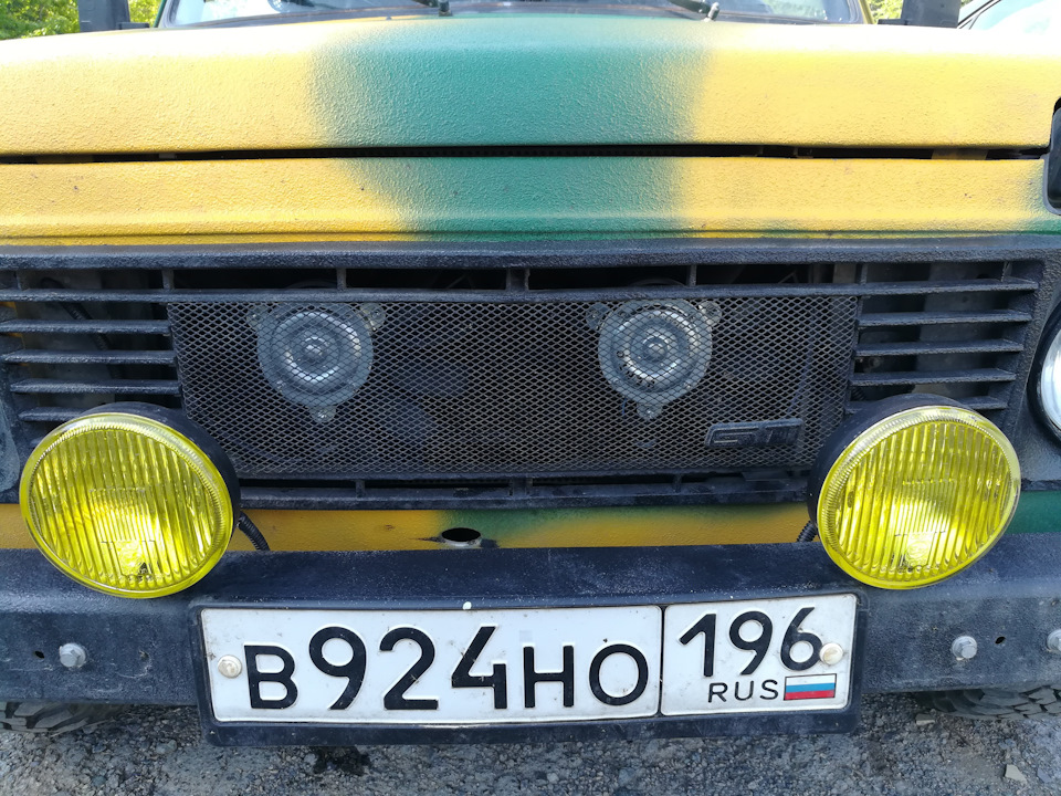 Заехал в дом на ниве. e96fd65s 960. Заехал в дом на ниве фото. Заехал в дом на ниве-e96fd65s 960. картинка Заехал в дом на ниве. картинка e96fd65s 960. Решил консолидировать свою поездку в один пост и поделиться, начну сначала.Однажды в студеную зимнюю пору… Кхм… Начало смутно знакомое, ну да ладно… Короче, купил я Ниву!Решение пришло ко мне спонтанно, раньше я думал о машине для поездок, куда основную Хонду жалко, а тут Хонду продал и ездил на такси да на общественном транспорте, пока ничего не купил, ну и жена говорит — давай купим Ниву, ты же хотел. Я задумался, но на сайт с объявлениями тут же зашел. И через месяц нашел 2001-го года 2131, как и хотел, т.к. в планах было ездить далеко, а по трассе 31-я выигрывает на мой взгляд.