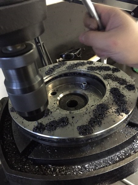 сверление автомобильных дисков. сверление дисков. сверление тормозных дисков. сверление дисков. сверление дисков.