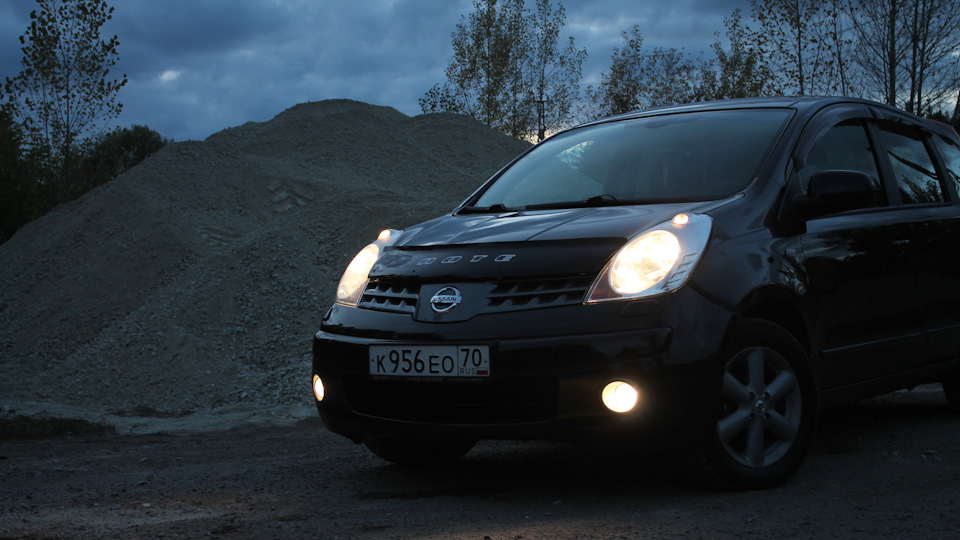 Ниссан ноут 1. Ниссан 2007 года выпуска. Nissan note e11 2009. Ниссан ноут драйв2. Ниссан ноут полосы.