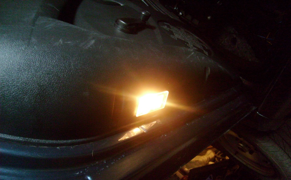 19. Свет в багажнике и свет на двери — Lada Гранта, 1,6 л, 2014 года ...