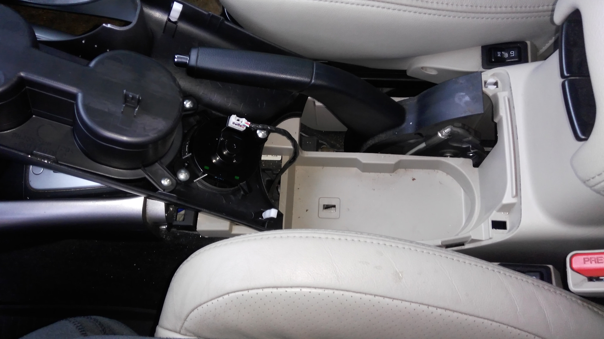 Ручник аутлендер хл. Ручник Mitsubishi Outlander XL 2010. Ручник Митсубиси Аутлендер ХЛ. Митсубиси Аутлендер 3 Рестайлинг ручник. Митсубиси Аутлендер 2017 ручник механический.