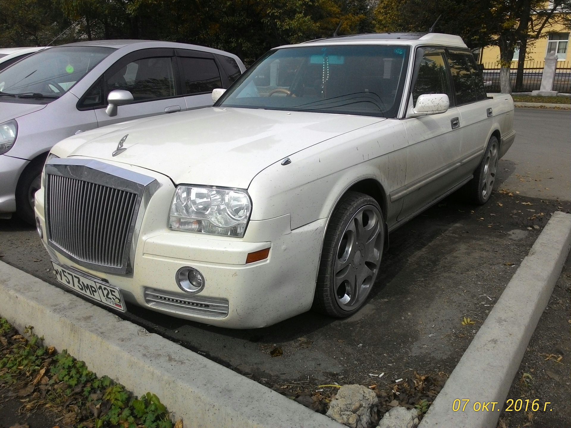 toyota crown s130 wagon