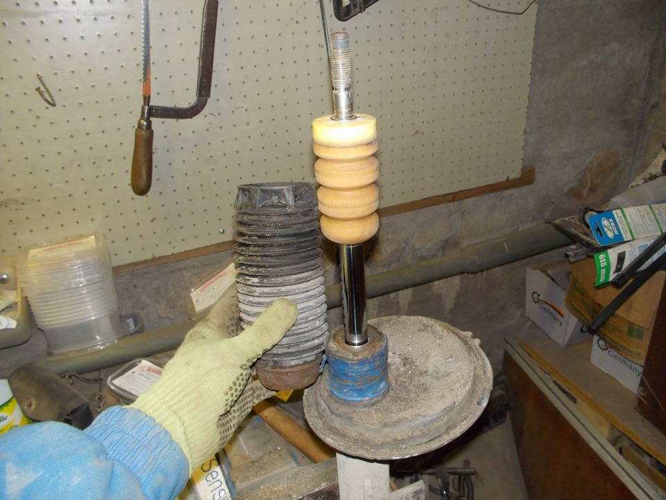 Как смазать передний амортизатор. Ремонт вилки велосипеда с амортизатором. Как смазать передний амортизатор. Смазка для вилки велосипеда. Как смазать передний амортизатор.