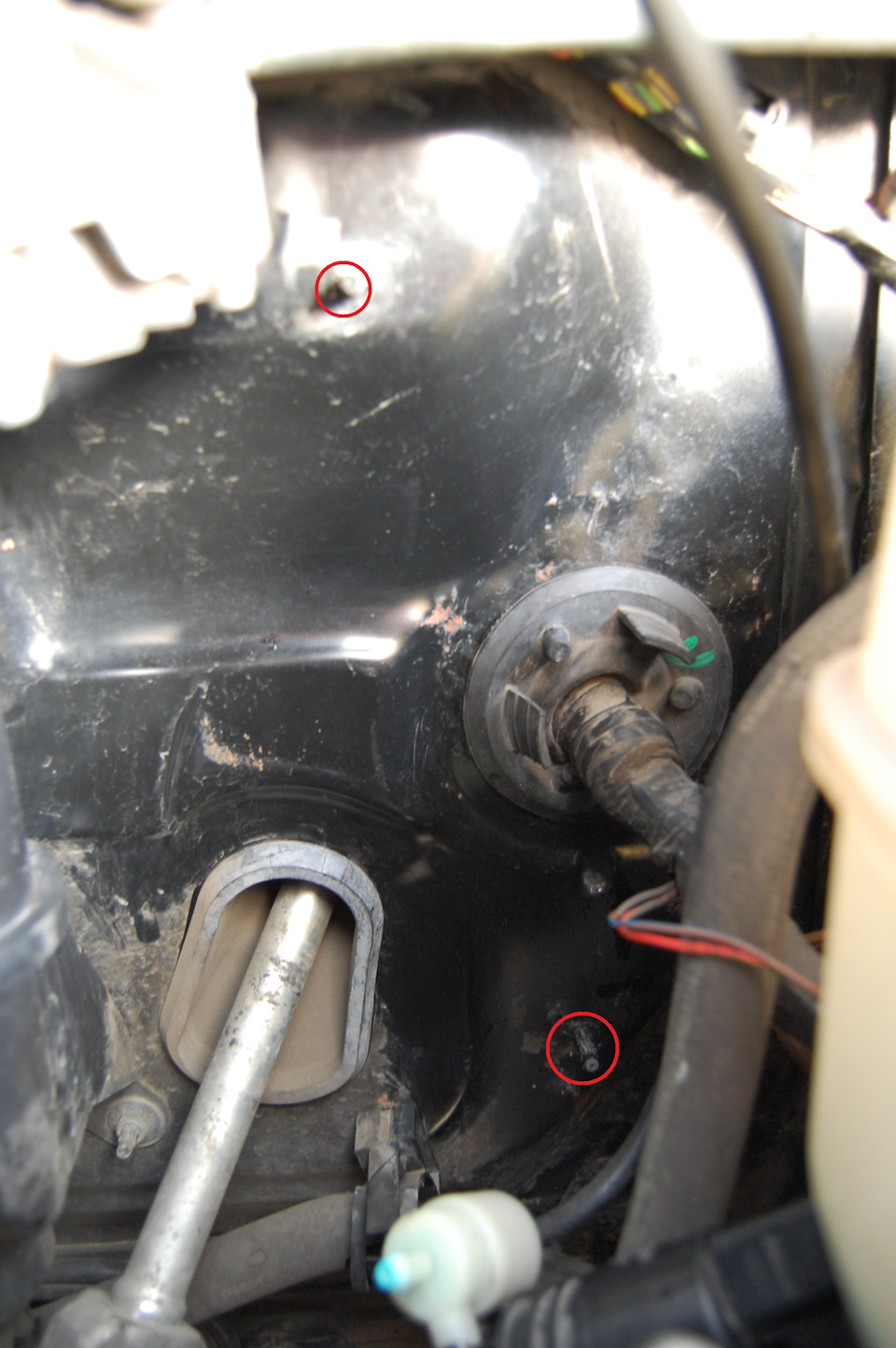 Как снять бачок омывайки — Smart fortwo (2G), 0,8 л, 2008 года | своими ...