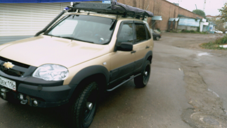 пороги из профильной трубы — Chevrolet Niva (1G), 2 л, 2005 года ...