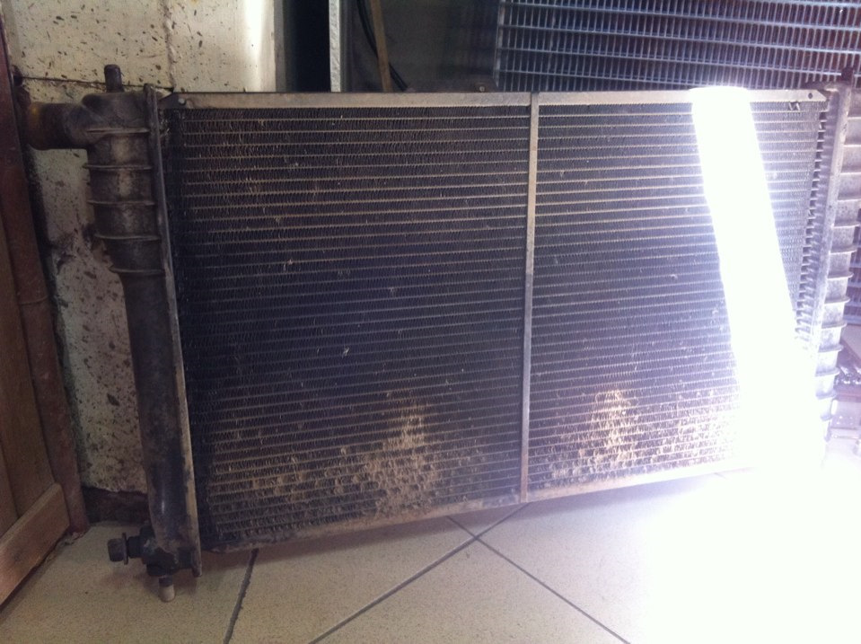 Потек радиатор охлаждения — Daewoo Nexia, 1,6 л, 2006 года | поломка ...