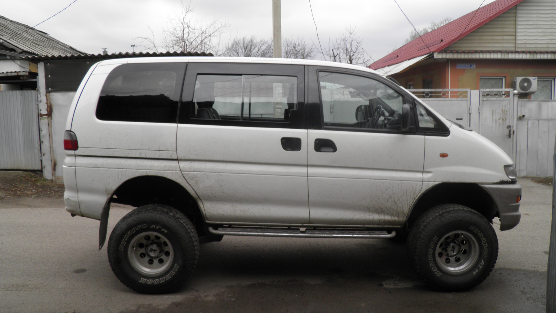 Мицубиси Делика l400. Митсубиси Делика 2. Митсубиси Делика 2.8 дизель. Mitsubishi Delica 4x4.