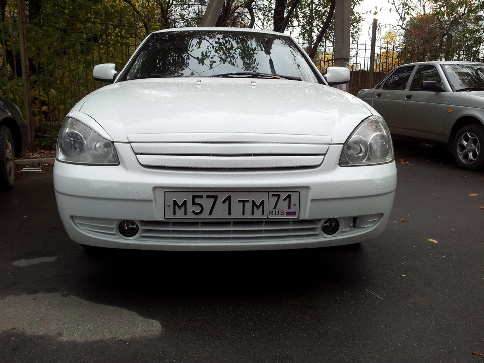 Белая морда + ПТФ Bosсh — Lada Приора хэтчбек, 1,6 л, 2010 года ...