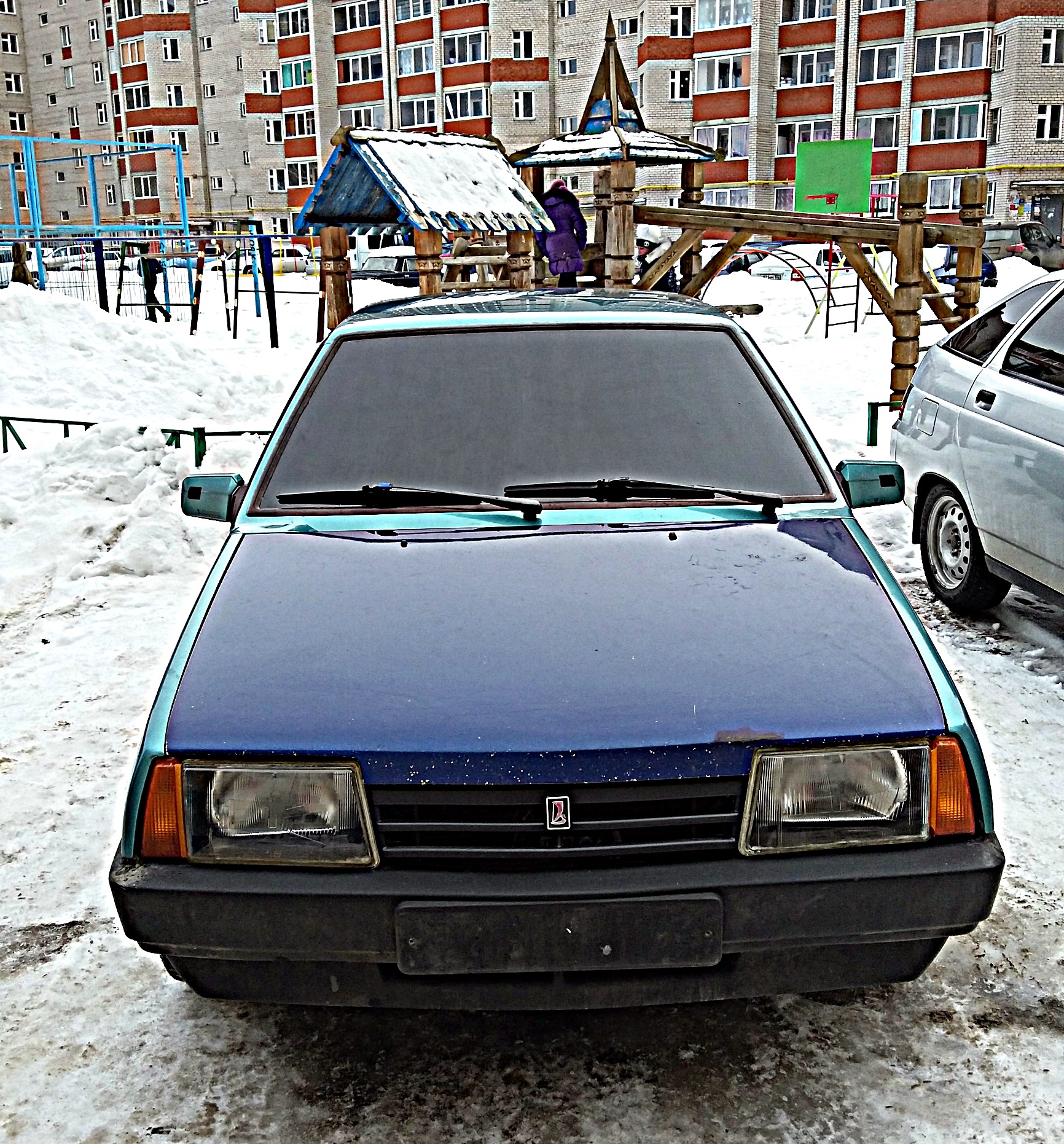 Закатан лоб. Машина Алутина Антонова.