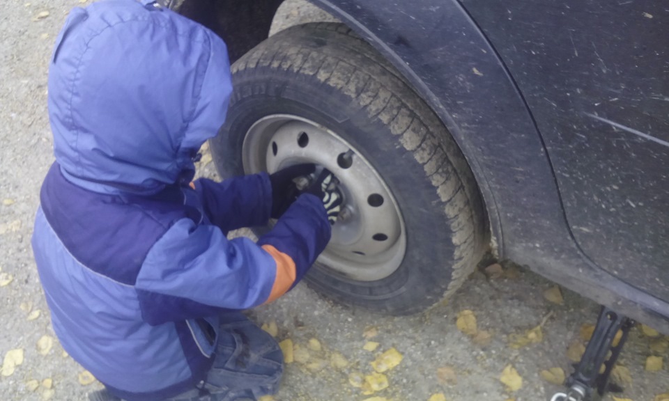 Замена ремня дополнительного оборудования и переобувка) — Renault Logan ...