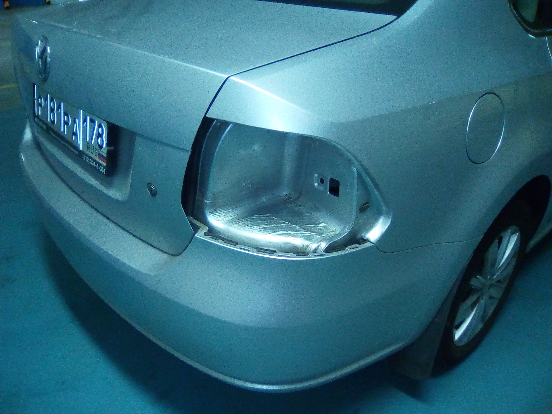 Щетки, фильтр салона, лампа заднего габарита — Volkswagen Polo Sedan, 1 ...