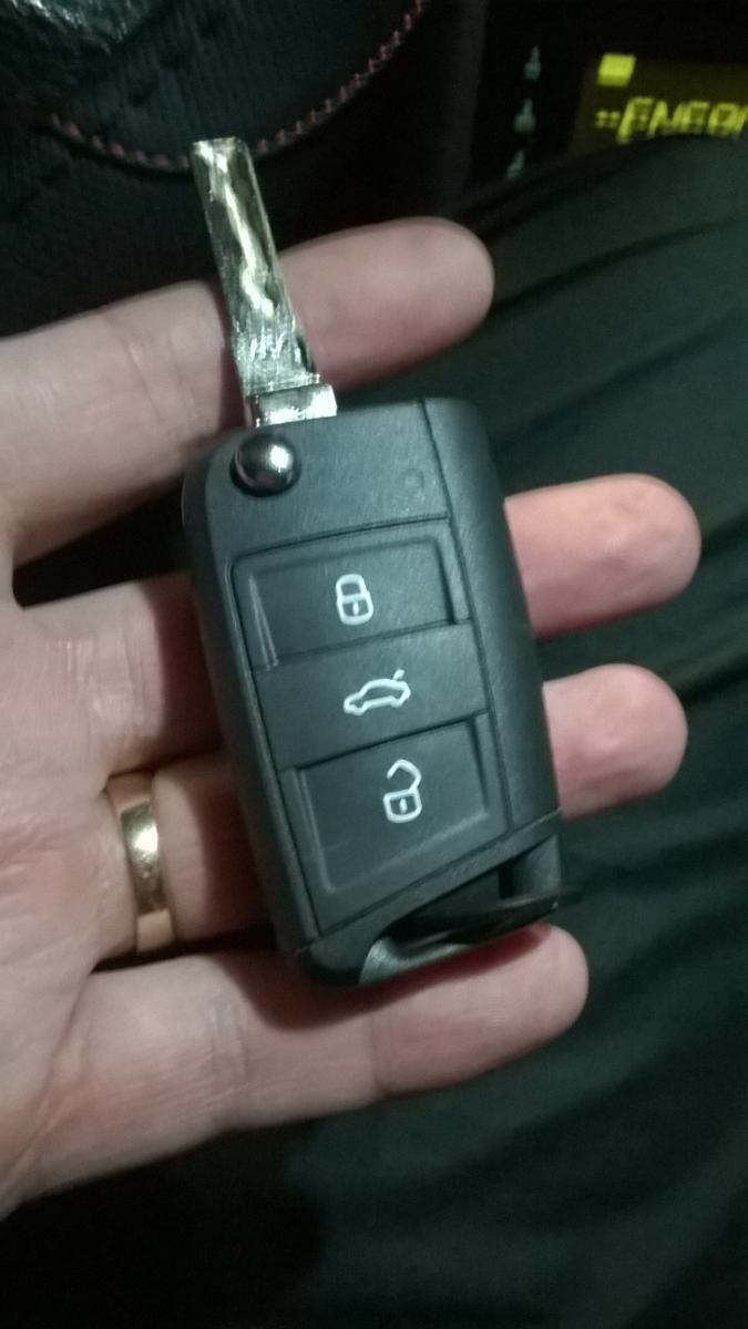 шкода октавия ключ зажигания. найдены ключи шкода. найдены ключи шкода. найден ключ skoda москва. найден ключ от автомобиля шкода москва.