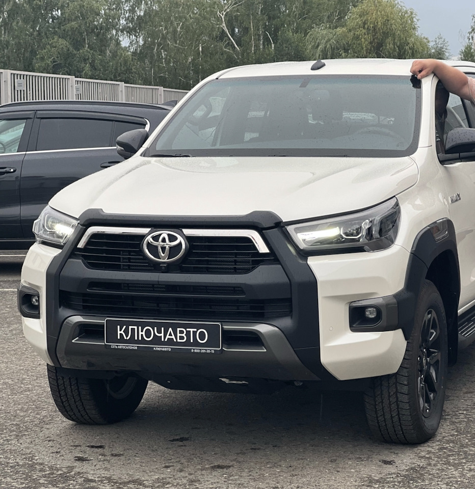 Бампер в сборе на Toyota Hilux (8G). Б/у | 500 000 ₽ в городе Омск | DRIVE2