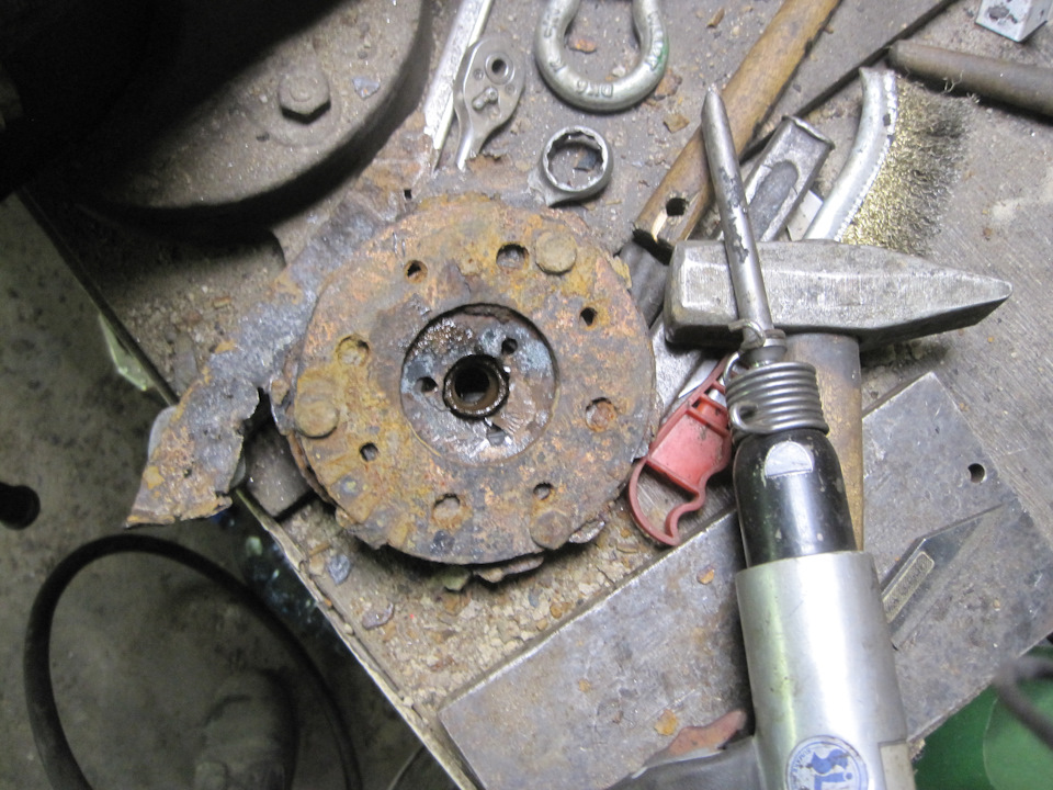 сбить опору со стойки получилось только пневмомолотком — Daewoo Leganza