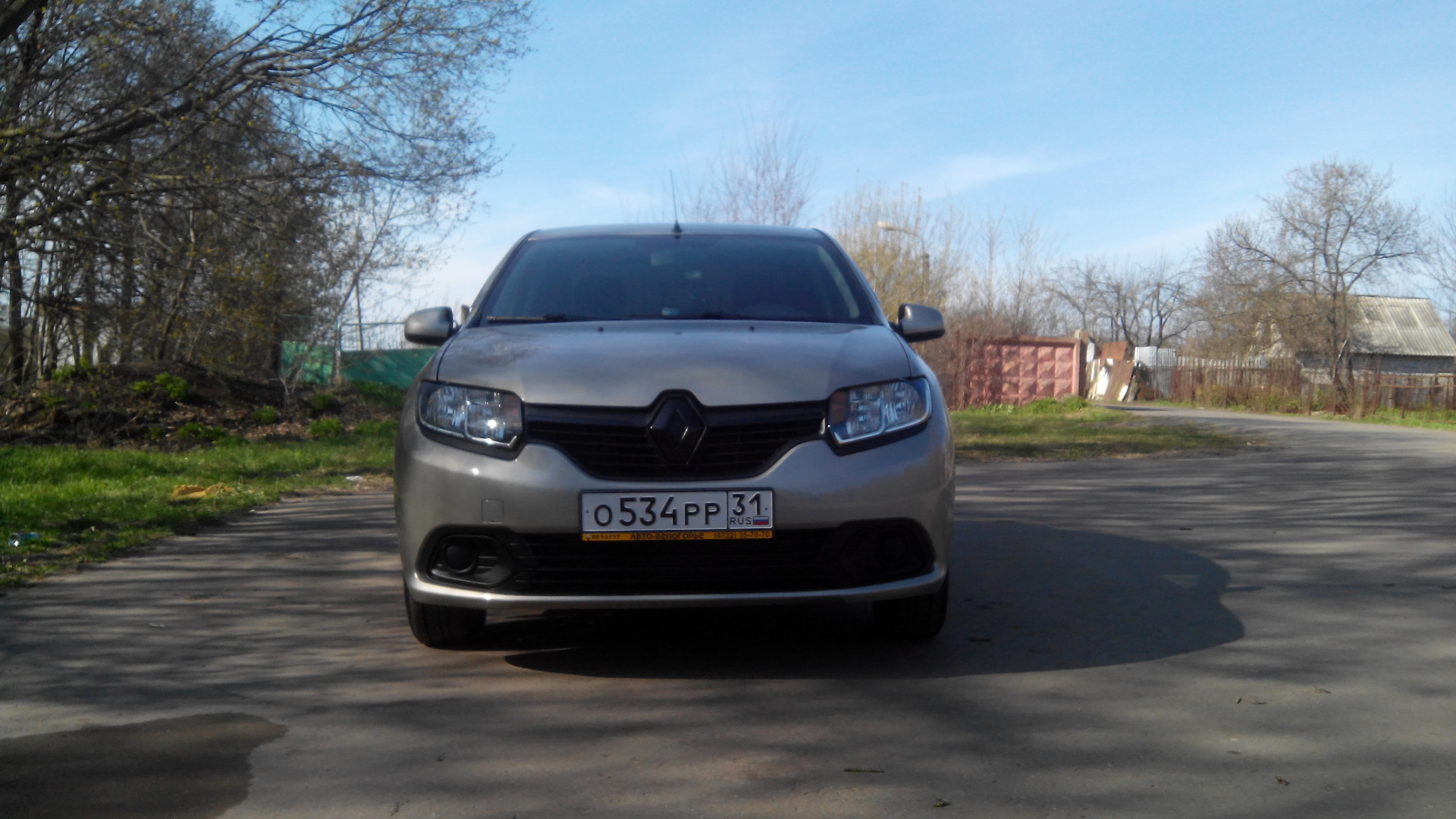 Renault Logan (2G) 1.6 бензиновый 2016 | светлый базальт на DRIVE2