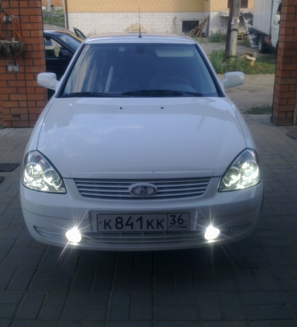 Ксенон в ПТФ и в Ближний Sho-me 5000k — LADA Приора хэтчбек, 1,6 л ...