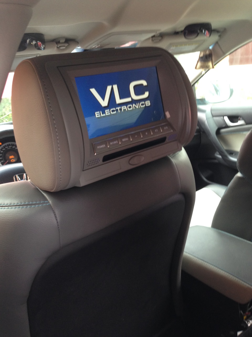Прошить хонду. Подголовник с монитором в Honda CR V 3. Хонда Аккорд 8 телевизоры в подголовниках. Подголовники Honda Odyssey rl5. Подголовник для Honda Elysion.