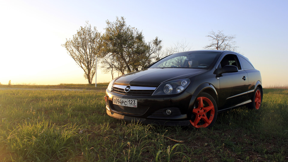 Opel Astra GTC Grand Tour Crimea
