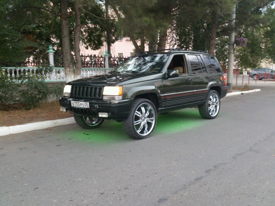 Jeep grand cherokee 5. Grand cherokee wj на drive 2. Покатушки джип гранд чероки. 9. Jeep wj.