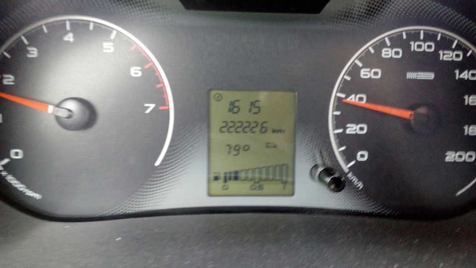 Салам всем дрожь при трогании — Lada Гранта лифтбек, 1,6 л, 2014 года ...