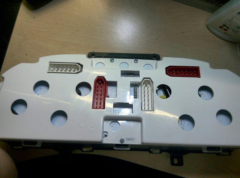 Вид сзади у новой КП 3110.3801000-БК — ГАЗ 31105. Запчасти на фото: 31103801000