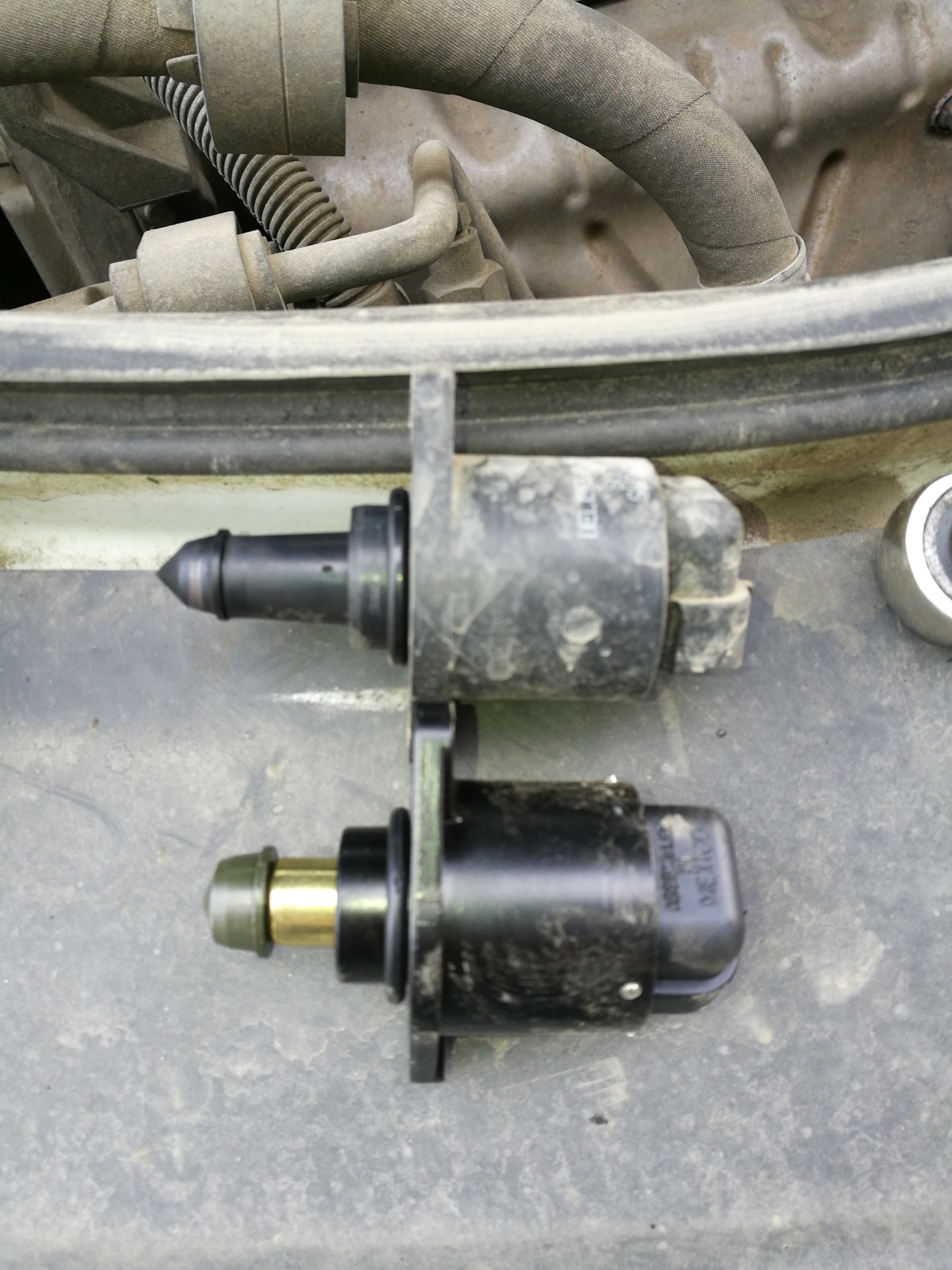 Плавают обороты ларгус 8 клапанный двигатель. Плавают обороты на ларгусе. Подсос воздуха на ларгусе 8 клапанной. Подсос воздуха ларгус 8 клапанов. Датчик холостого хода ларгус 16 клапанов к4м.