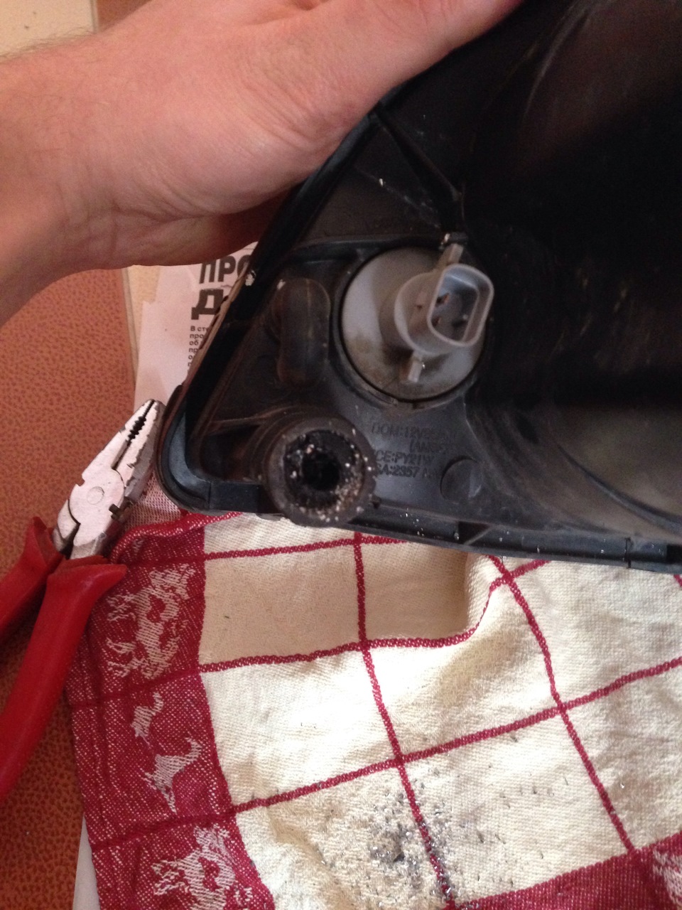 Сломалась шпилька на фаре — DRIVE2