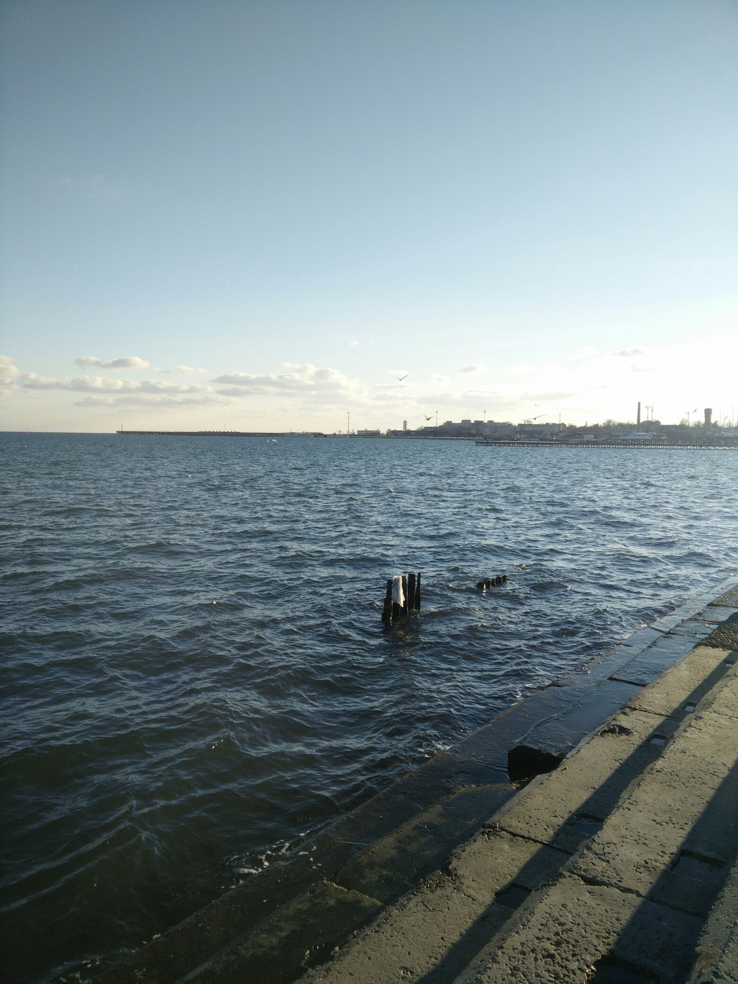 Вода в евпатории в море сейчас. Море в Евпатории сегодня.