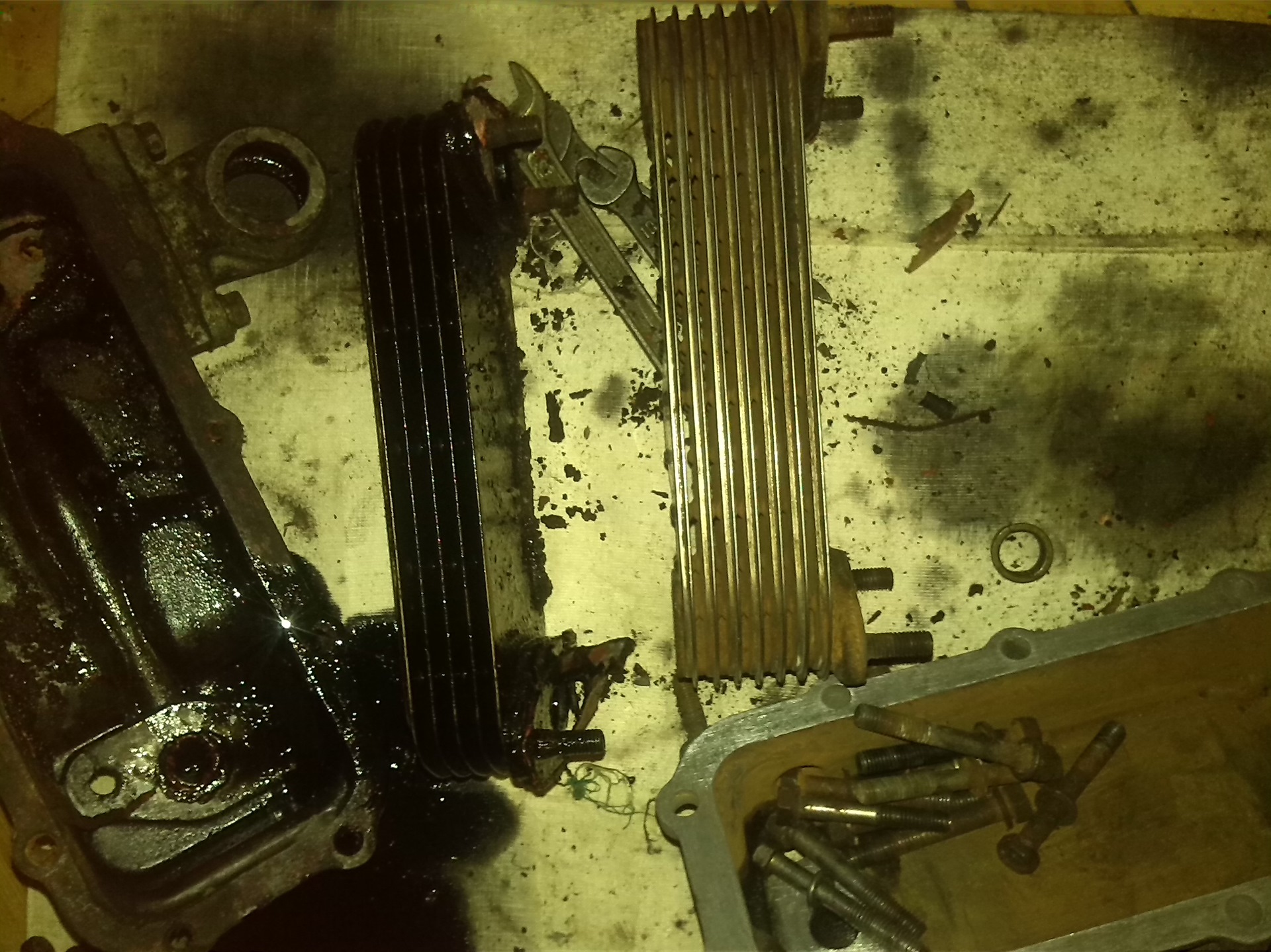 Масло в радиаторе. — Nissan Patrol (W160), 3,3 л, 1986 года | своими ...