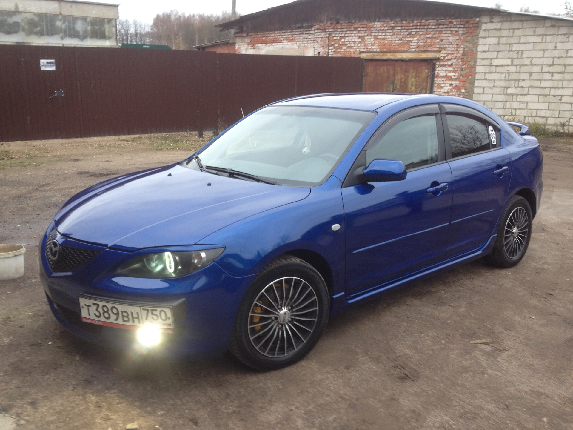 Куплю мазду 2003 год. Мазда 3 седан 2003 бирюзовая. Мазда 3 2003 года. Mazda 3 BK sedan диски. Фиолетовая Мазда 3 БК седан.