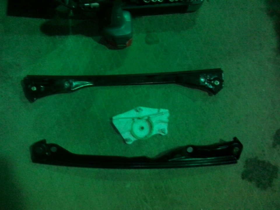 Замена механизма стеклоподъёмника — Volkswagen Golf Mk4, 1,4 л., 2000 ...