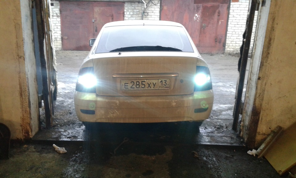 Свет мне в ж@пу! Или установка ксенона в задний ход))) — Lada Приора ...