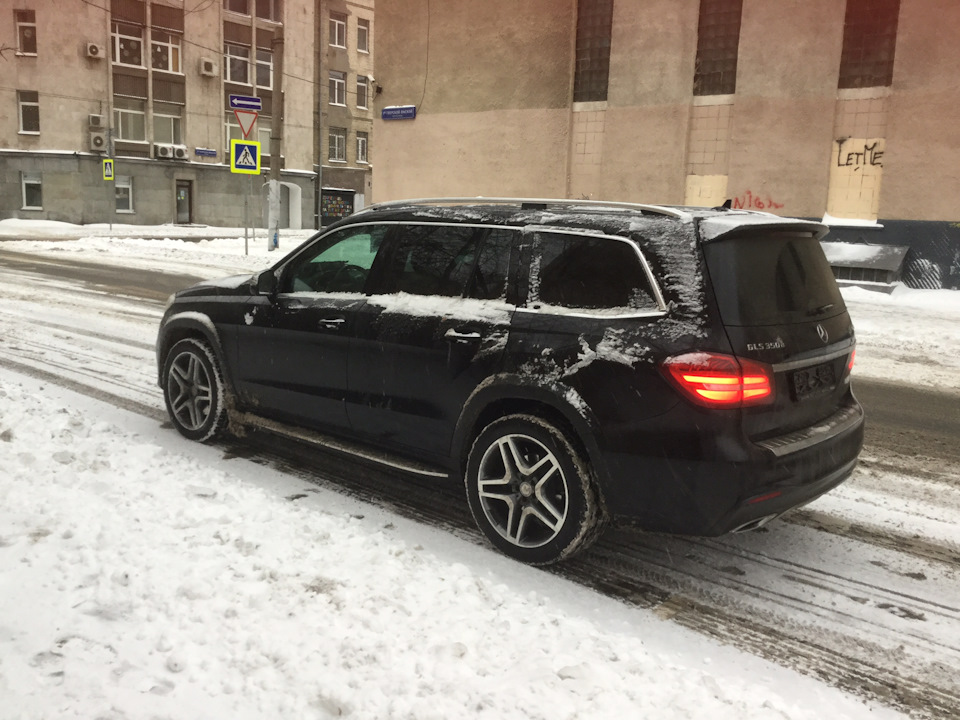 Черные матовые диски r20 Mercedes GLS