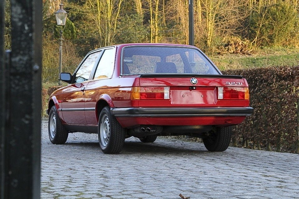 BMW 323i e30