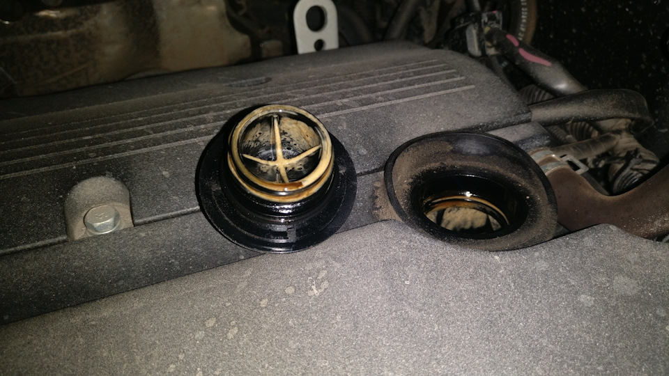 Конденсат под крышкой клапанов. — Mitsubishi Outlander (3G), 2,4 л ...