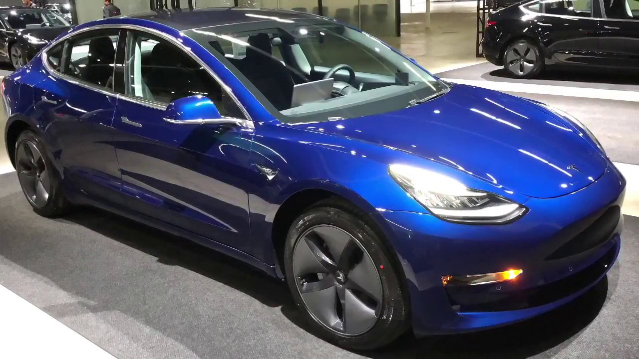 Tesla model 3 синяя