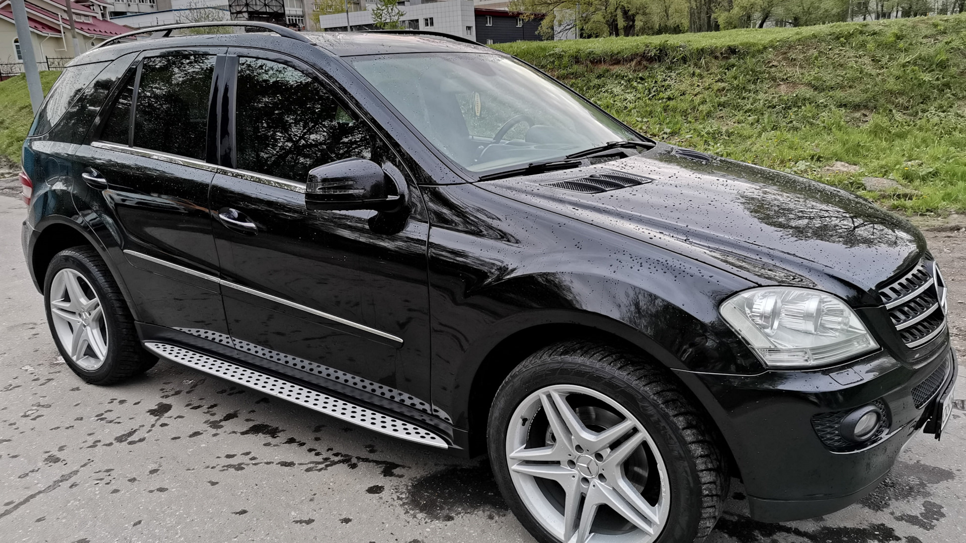 Мерседес ml 350 в 164 кузове. Мерседес мл 2010г. Mercedes ml 2006г. Ml 164 кузов бежевый. Эмэла.