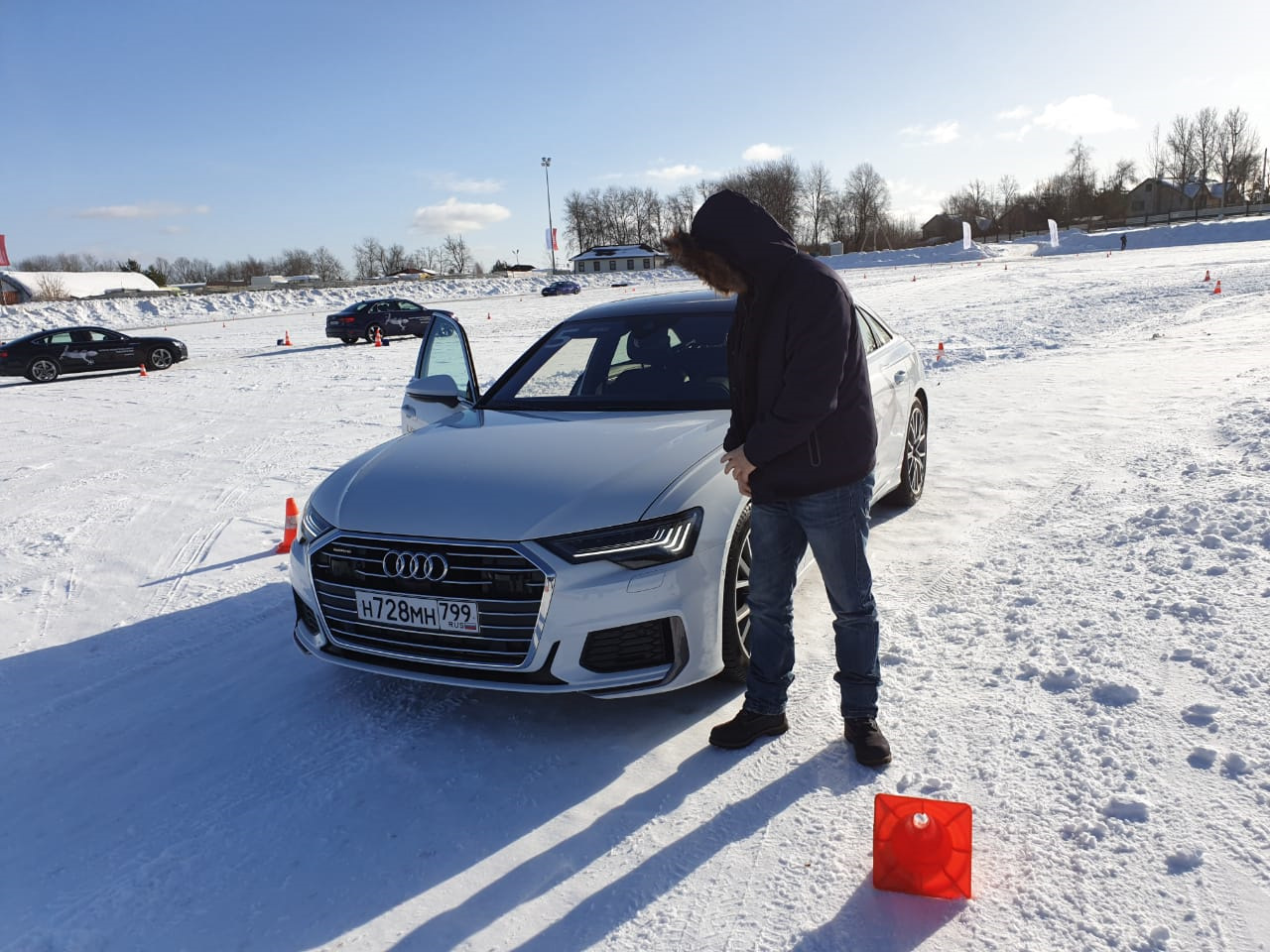 Vasin driving school. Audi a8 Ургант. Н728мн799. Стиллавин новая Ауди а4 тест. Новейшая Audi с форточками.