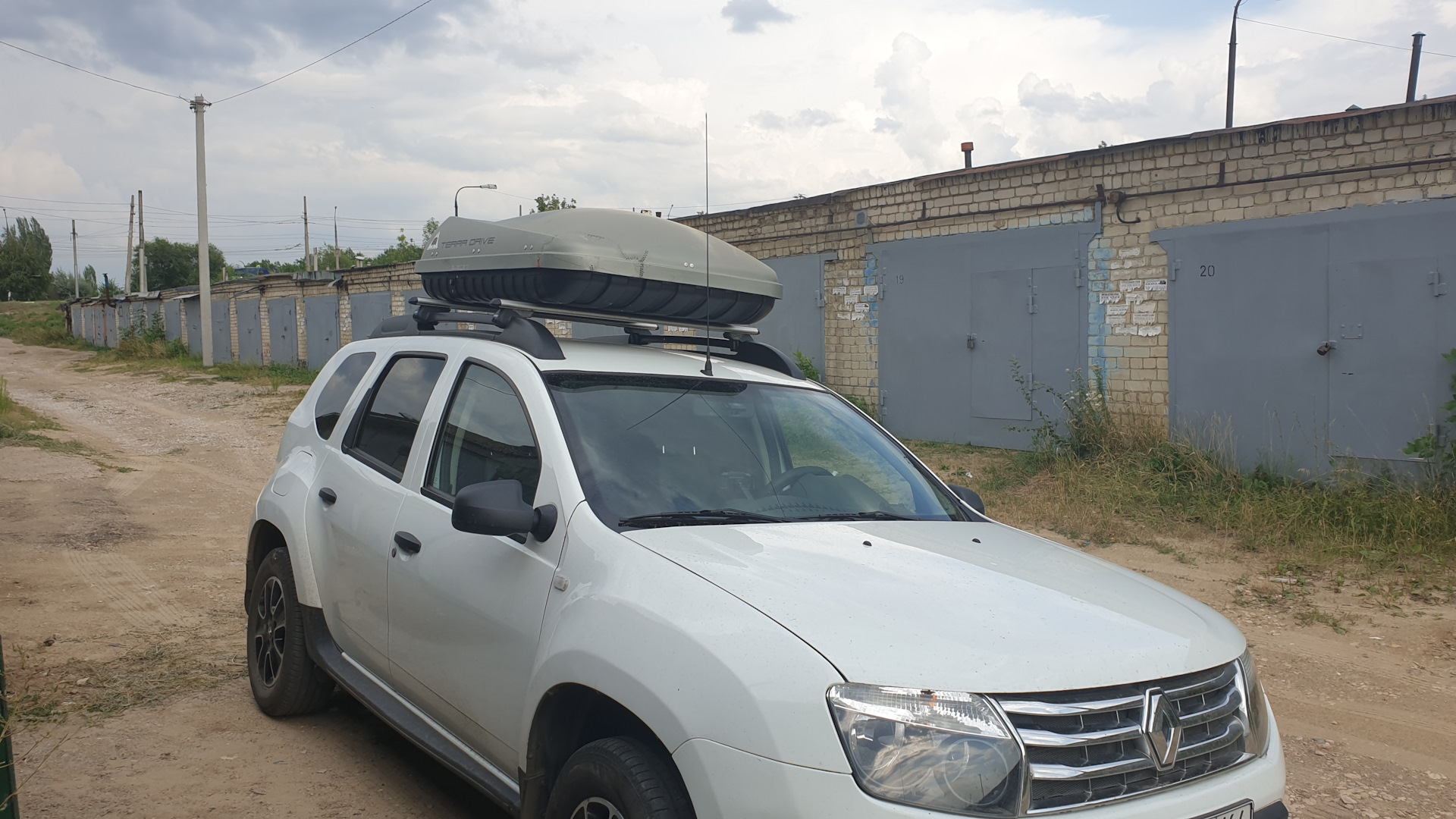 Багажник на крышу renault duster 2022. Крыша дастера. Купить крыша duster. Багажник на крышу рено дастер. Крыша дастера.